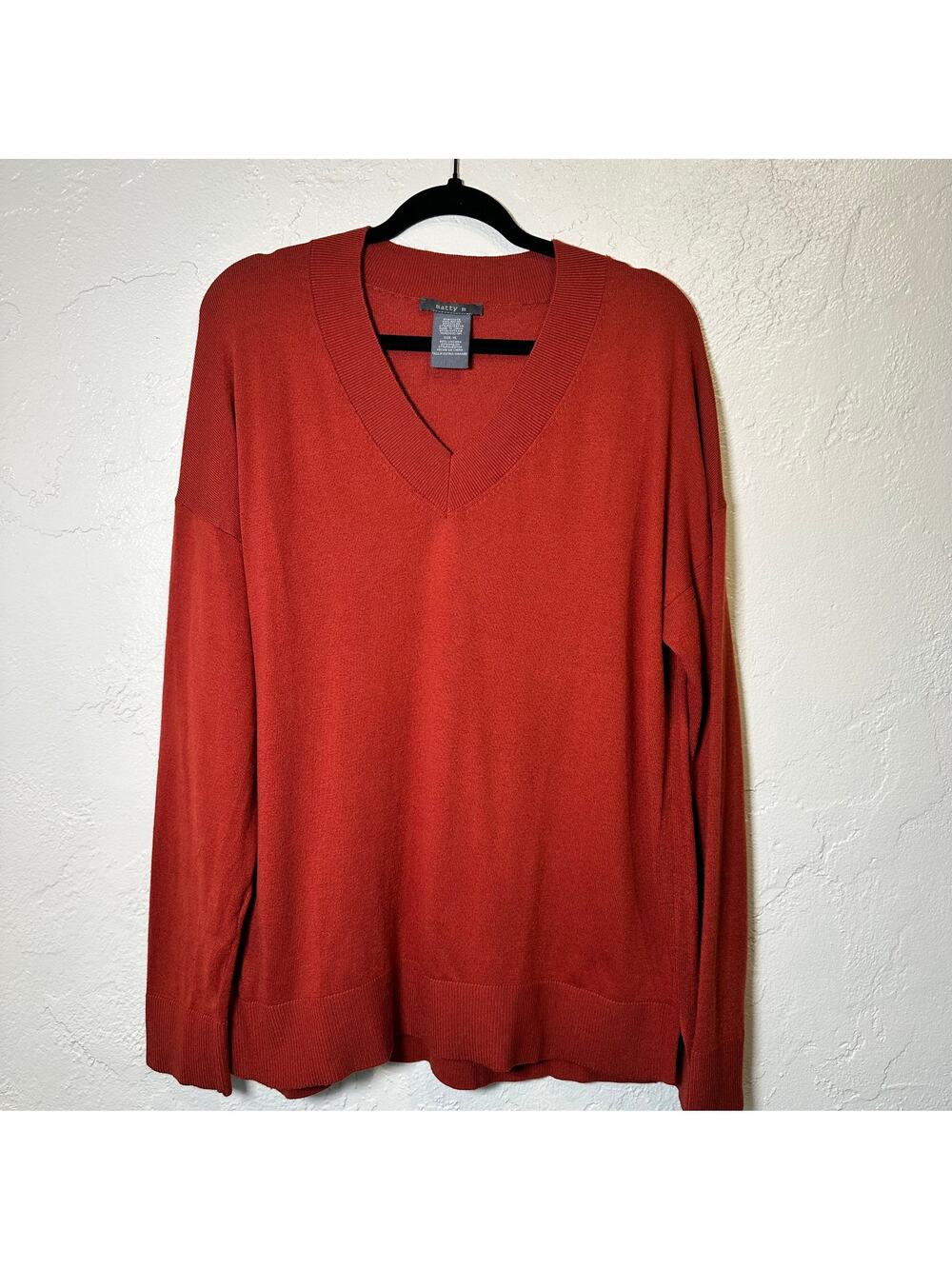 matty m. Ladies Size XL Rust V-neck sweater layering thin lightweight